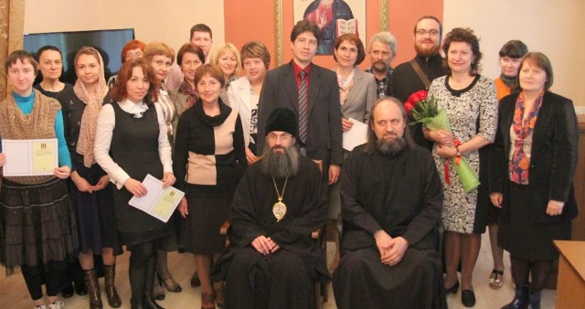 Выпускники катехизаторских курсов во Владивостоке получили свидетельства об окончании