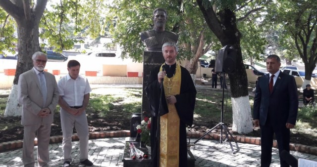 В городе Цхинвал открыт памятник первому переводчику Евангелия на осетинский язык Ивану Ялгузидзе (Габараеву)