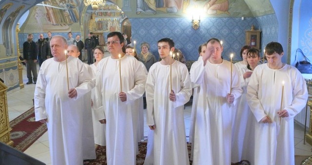 В Свято-Троицком соборе Саратова совершена Крещальная Литургия