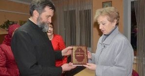 Продолжается распространение книги "Новый завет. Псалтырь" по храмам Калининградской области