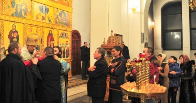 В Новый год по лунному календарю - Шагаа - в Воскресенском кафедральном соборе г. Кызыла совершено ночное богослужение