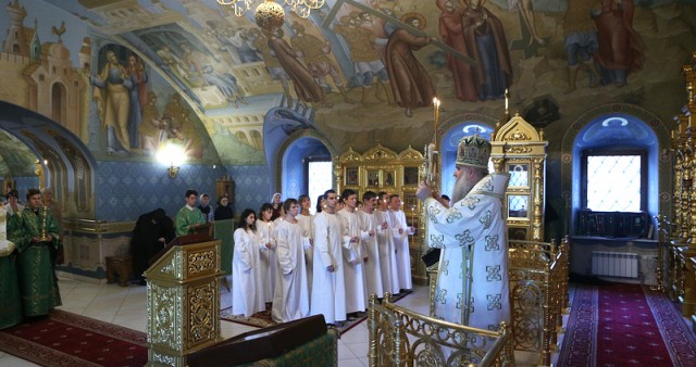 Крещальная литургия в Свято-Троицком кафедральном соборе г. Саратова