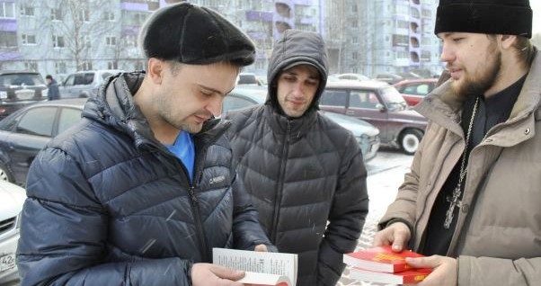 В Кузбассе прошла благотворительная акция по раздаче Евангелия