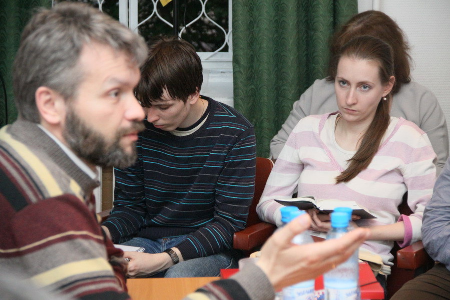 Встреча огласительной группы, катехизатор Владимир Якунцев