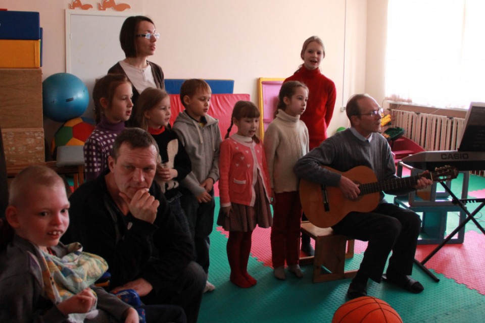 Волонтеры вывезли в Павловск ребят из психоневрологического интерната