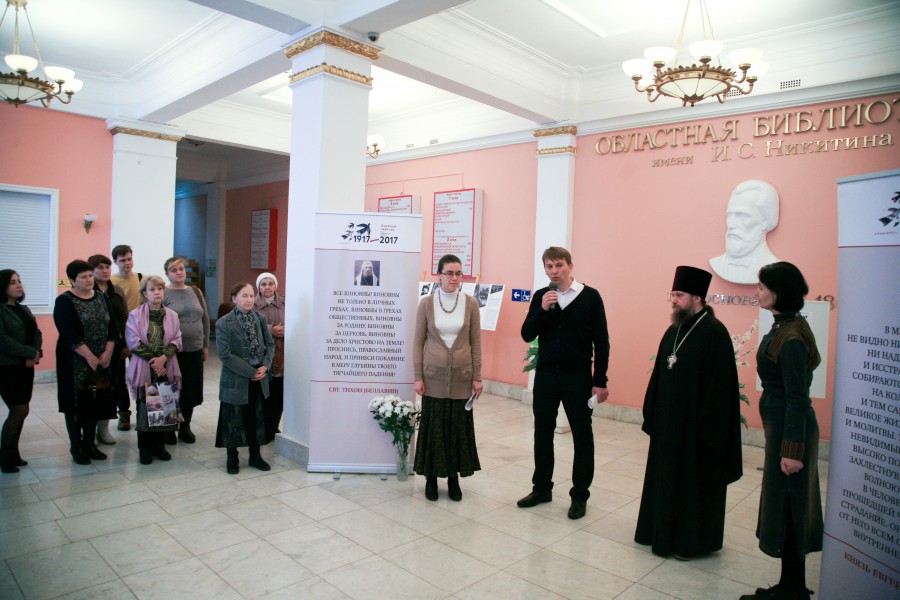 Слева направо: Ольга Хегай, Алексей Евстигнеев, отец Андрей Изакар, Нина-Инна Ткаченко