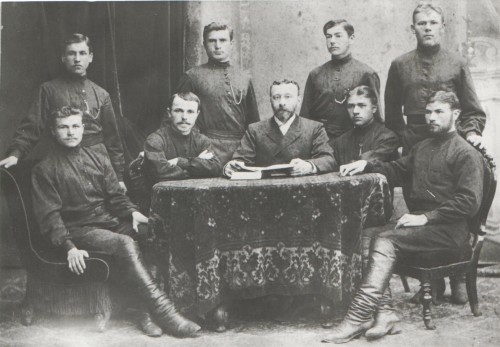 Николай Николаевич Неплюев с воспитанниками школы