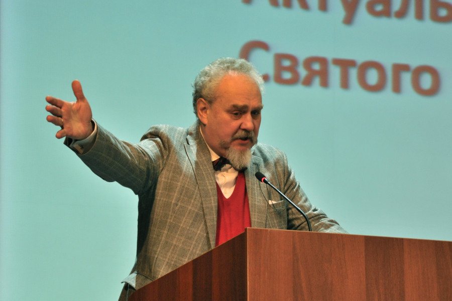 Профессор Андрей Зубов