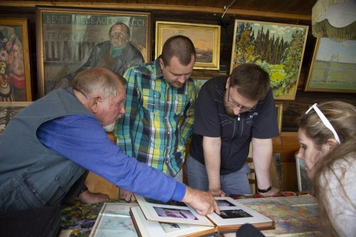 Бывший артист Георгий Шапошников принимает у себя дома участников проекта «Жить вместе»