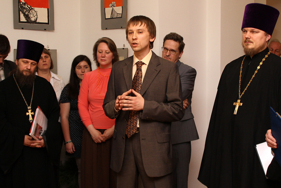 В центре - Алексей Евстигнеев, представитель малого православного братства во имя свт. Тихона Задонского