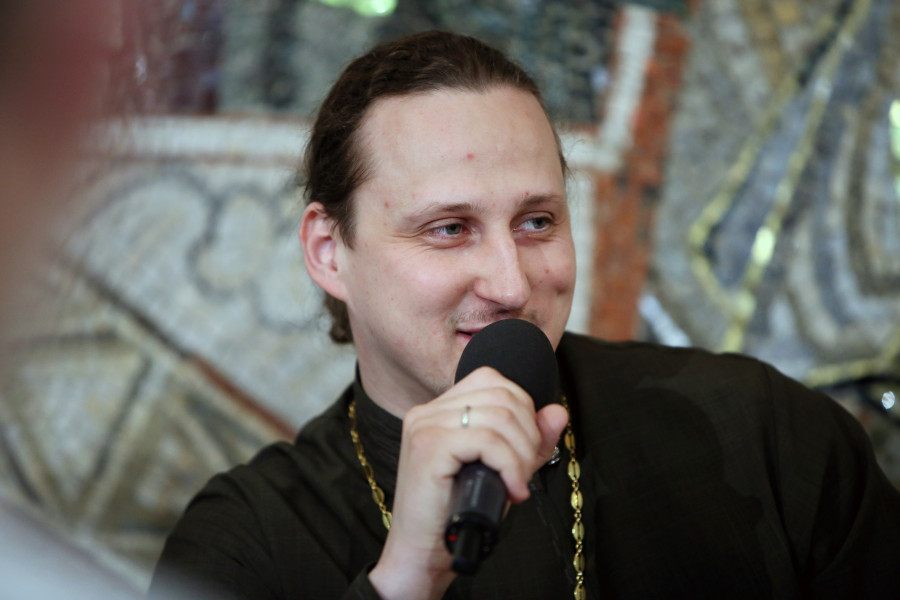 Священник Петр Боев