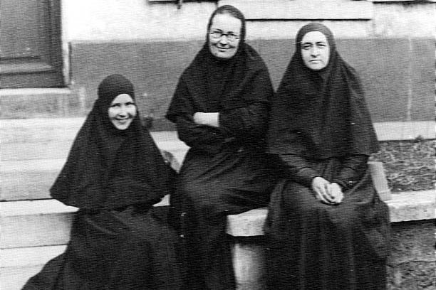 Мать Мария с сестрами