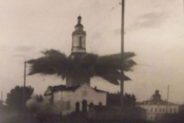 Момент взрыва колокольни Спасо - Аннинского храма. Август 1936 года. Фотокопия