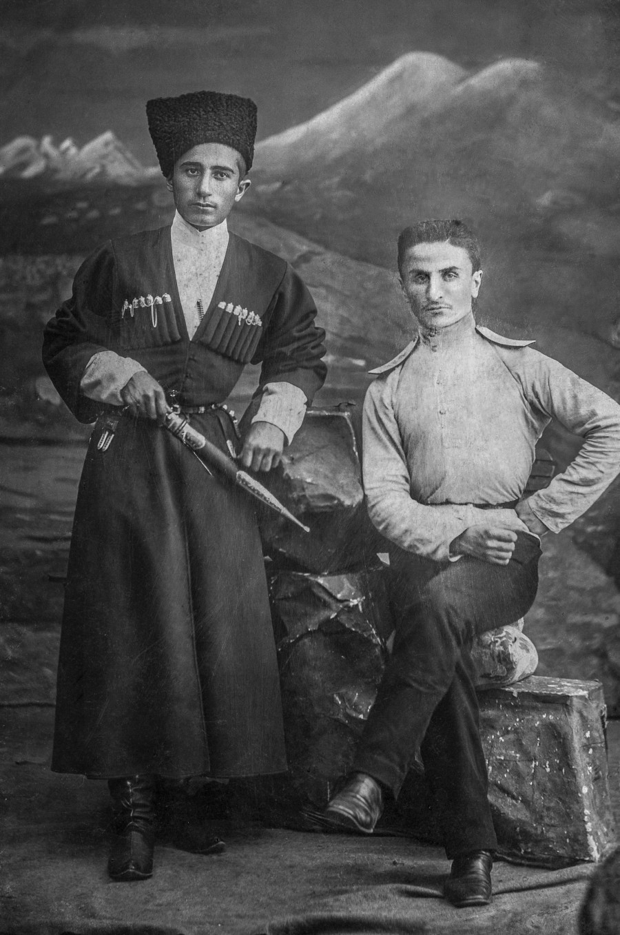 После выпуска из Александровского военного училища. Созерко справа. 1912-1913 гг.