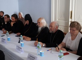 Вопросы церковного волонтерского служения обсудили на круглом столе в Москве