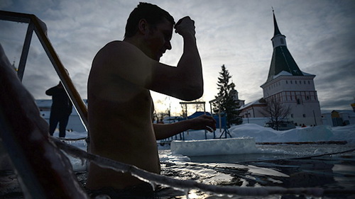 В Димитровграде епископ назвал крещенские купания опасными и странными