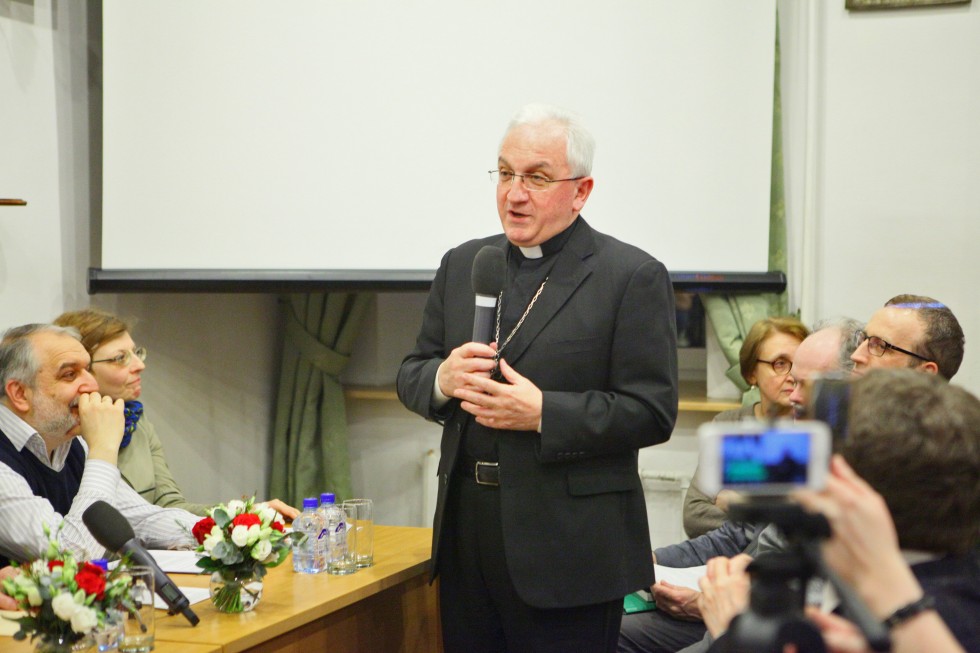 Папский нунций в России архиепископ Челестино Мильоре