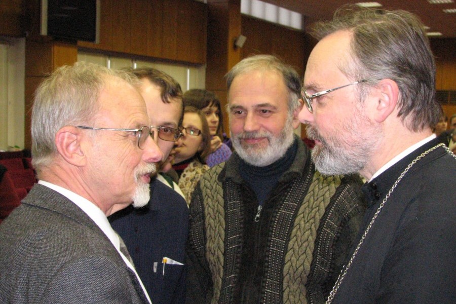 С Никитой Струве (крайний слева) на актовом дне Свято-Филаретовского института. 2006 год