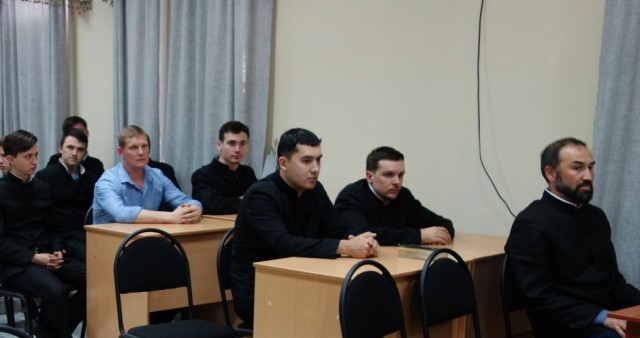 О проблеме суеверий в церкви говорили в Ташкентской духовной семинарии
