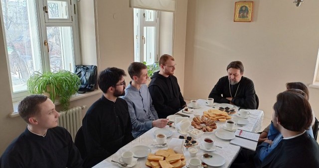 Председатель Учебного комитета встретился с представителями студенческих советов духовных школ Москвы и Подмосковья