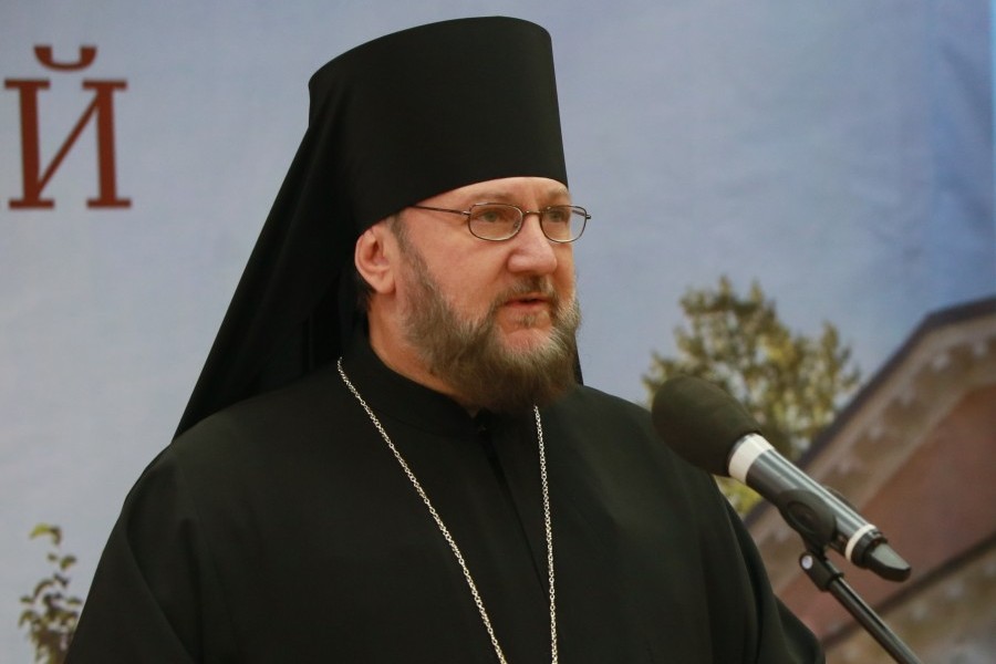 Bishop Antony (Pantelich) of Morovichka, Dean of the Philosophy and Theology Faculty at the Patriarchal Russian Orthodox University, greets exhibition the organizers and guests in the name of the University’s Rector, Abbot Peter (Yeremeev)