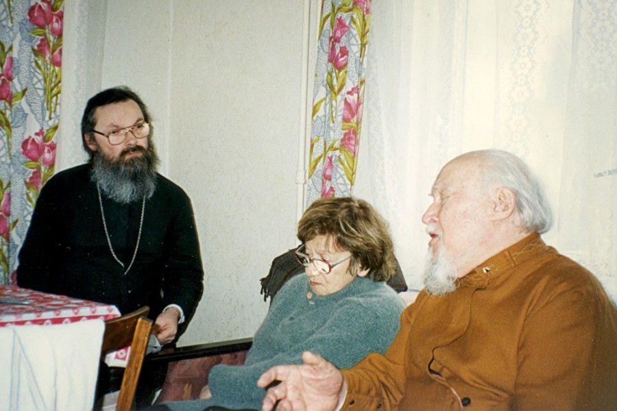 Священник Георгий Кочетков в гостях у архиепископа Михаила (Мудьюгина). Санкт-Петербург, 1998 год