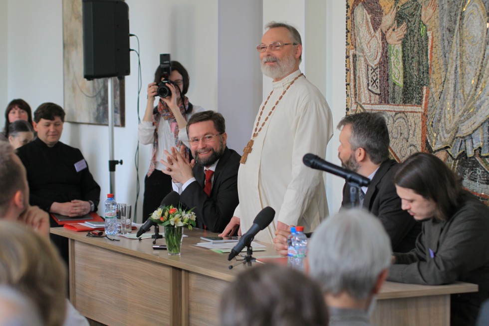 Священник Георгий Кочетков приветствует участников от имени СФИ и Преображенского братства
