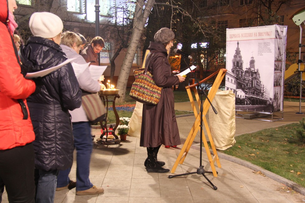 Commemorative prayer on Pokrovka Street, at the site of the demolished Dormition of the Theotokos church