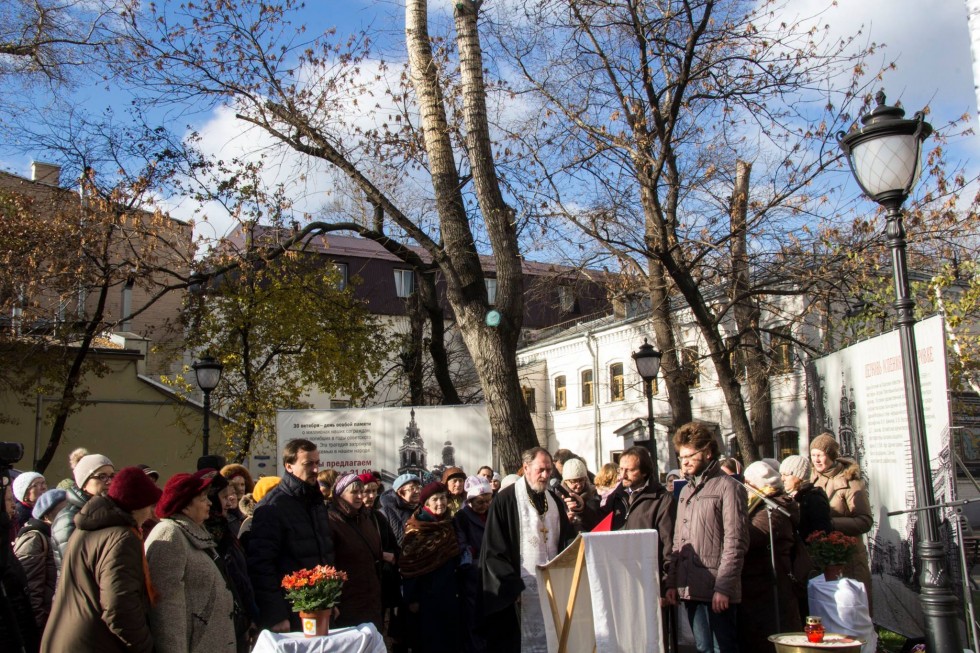 Богослужение на Покровке на месте взорванного Успенского храма возглавил протоиерей Алексей Кузнецов