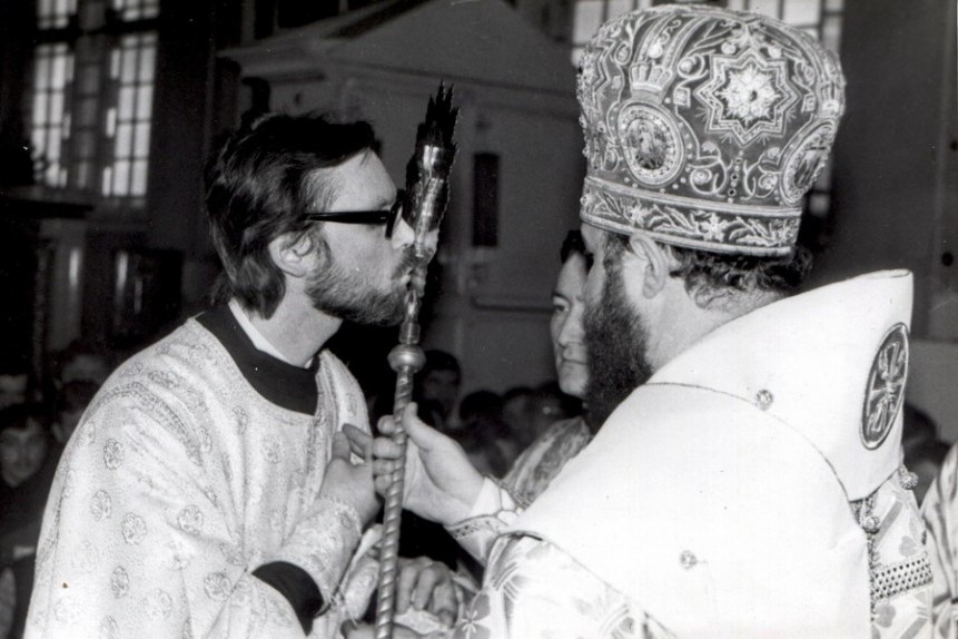Дьяконскую хиротонию Георгия Кочеткова совершает ректор Ленинградской духовной академии архиепископ Кирилл (Гундяев). 7 апреля 1983 года