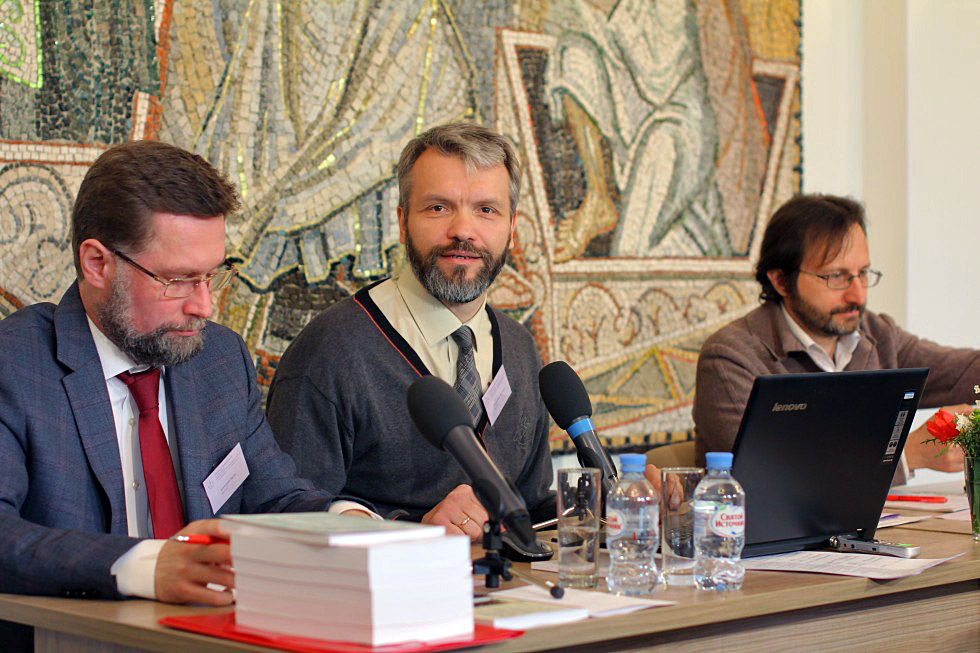 Vladimir Yakuntsev, Chairman of the Organising Committee and Head of SFI Mission and Catechesis Research and Methodology Centre (centre); Dmitry Gasak, SFI’s Senior Vice-Rector; Maxim Zelnikov, SFI Lecturer
