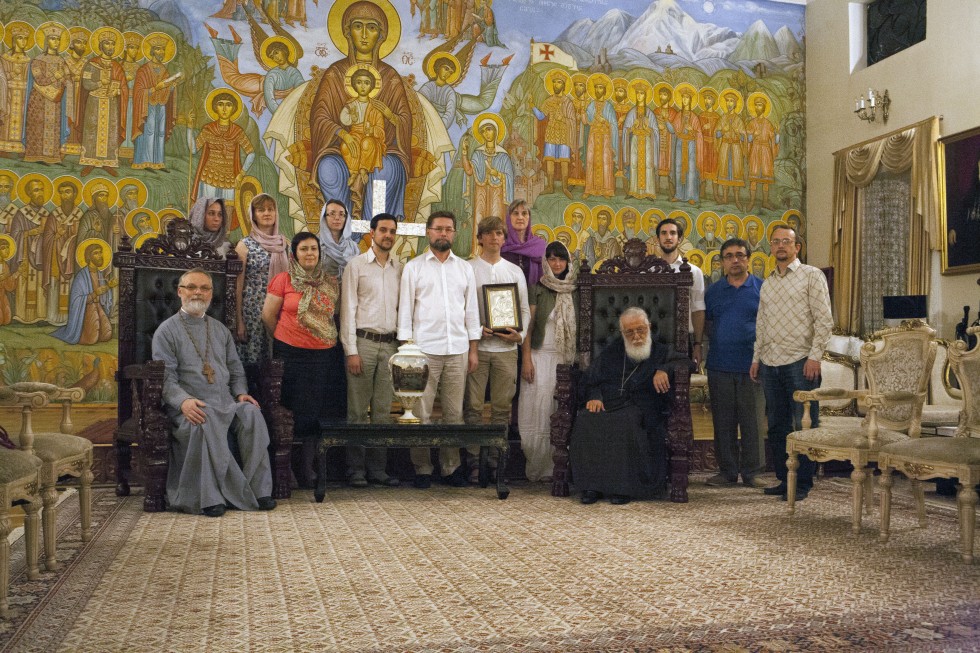 Фото на память о встрече со Святейшим патриархом Ильей Вторым