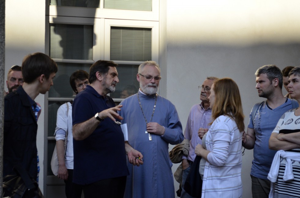 Альфредо Поцци проводит экскурсию по богословскому факультету Университета Северной Италии